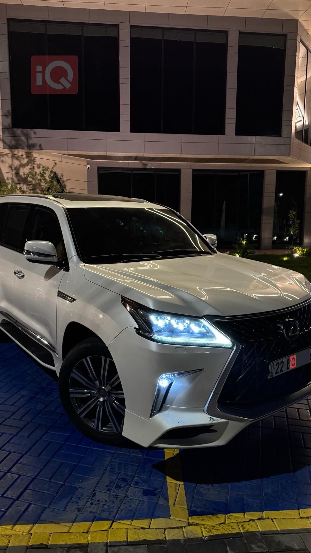 Lexus LX